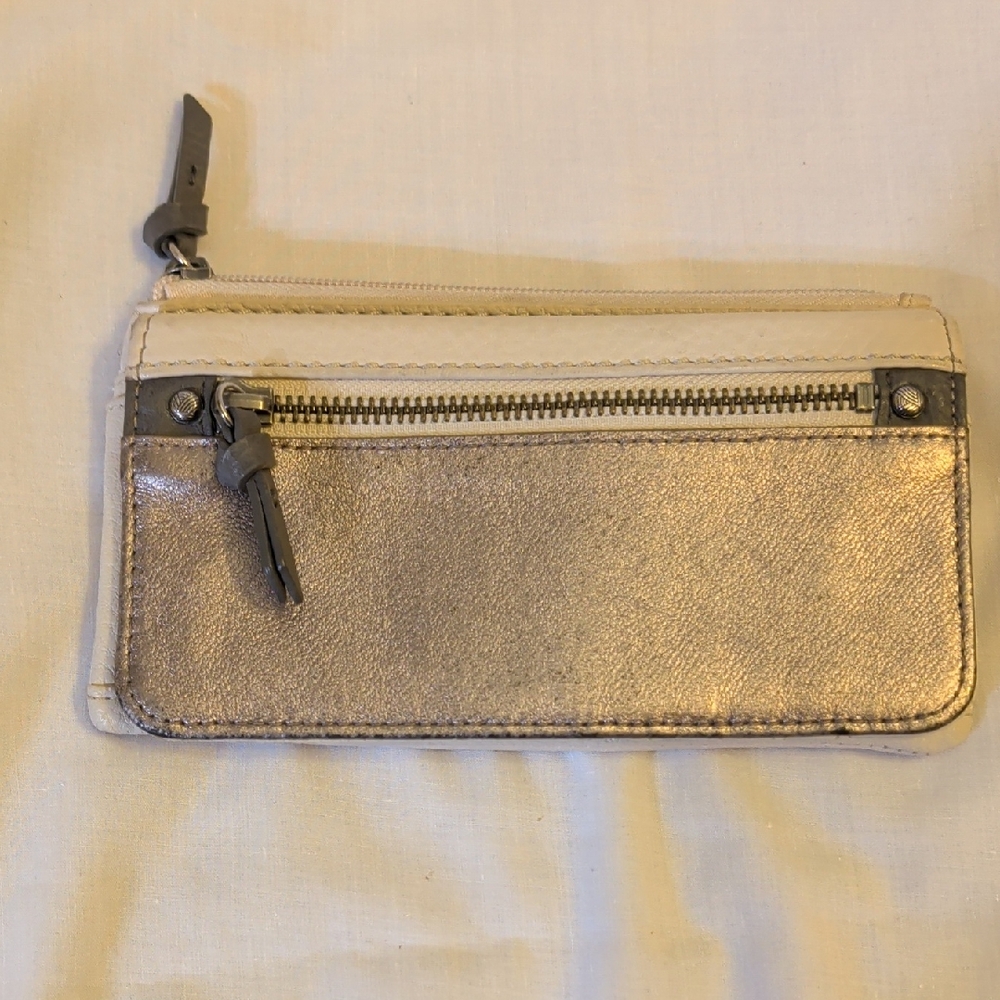 The Sak Silverton Leather Zip Wallet